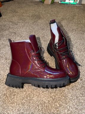 Women's Glitter Burgundy Combat Boots - Fashion Lace-Up Platform